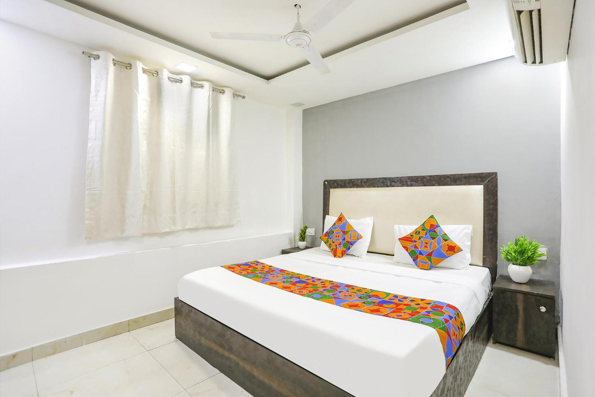 Fabexpress The Arrow Hotel New Delhi Exterior photo